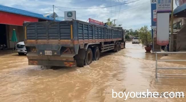 一场大雨便淹水！柬埔寨某县长：将采取措施遏制堵住水路之人