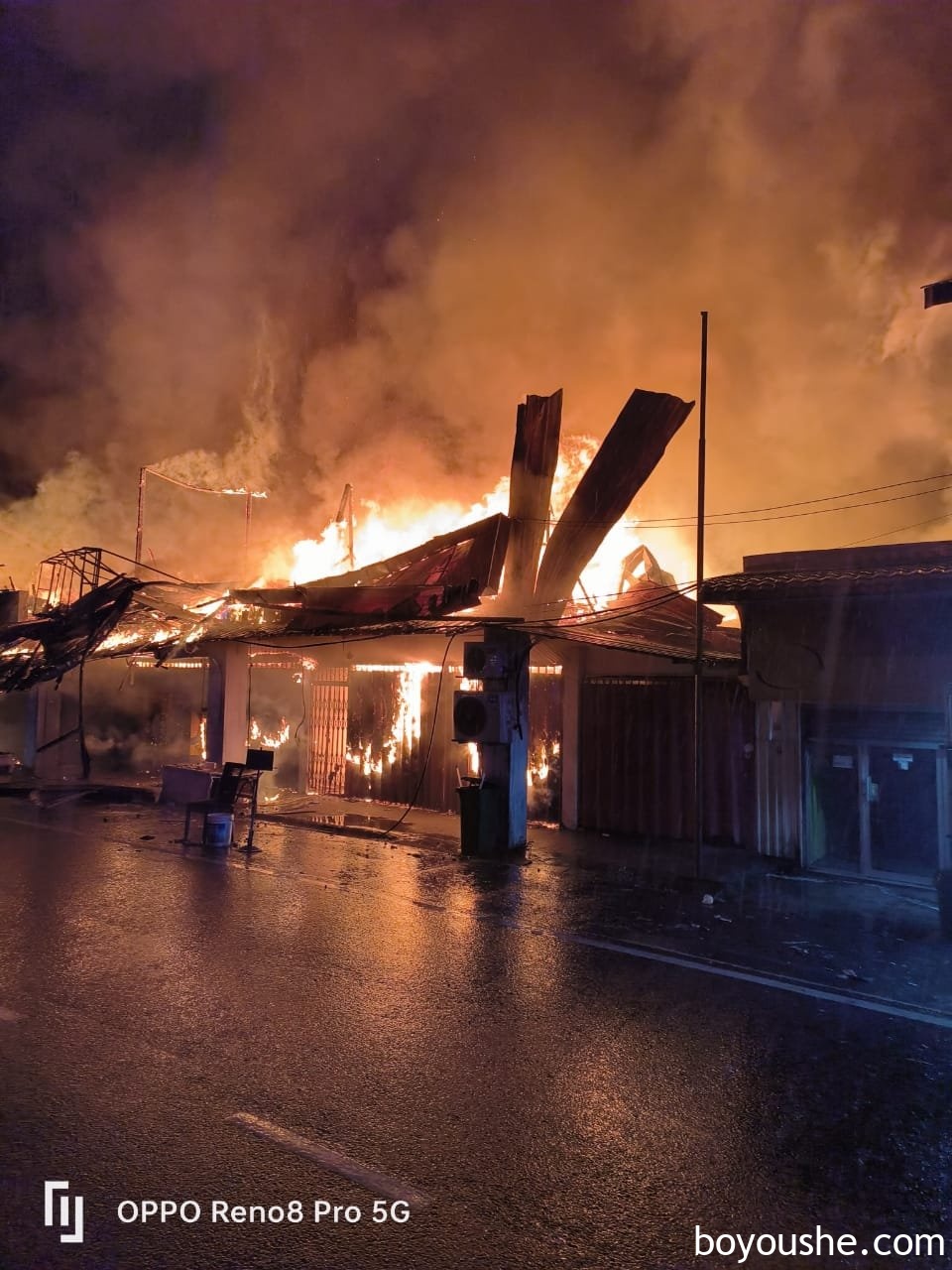 沙登大街大火烧15店　店家甫进年货全烧光损失惨重