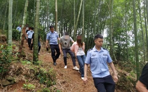 蕉城警方摧毁一深山聚众赌博窝点，抓获涉赌人员10名