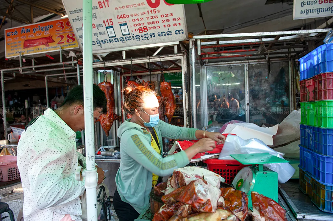 实地采访！春节临近柬埔寨商品价格上涨，烤乳猪一支独秀！