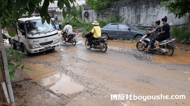 缅甸边境大其力，主要道路被封锁，当地人出行困难