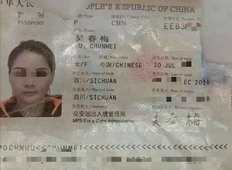 西港一中国女子精神崩溃坐在马路中间：为什么在柬埔寨疯掉的女孩越来越多？